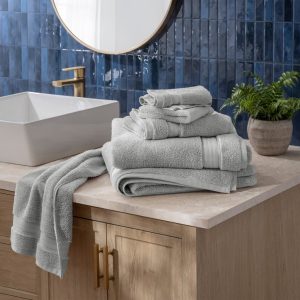 Six-piece Egyptian cotton towel set with two bath towels, two hand towels, and two washcloths